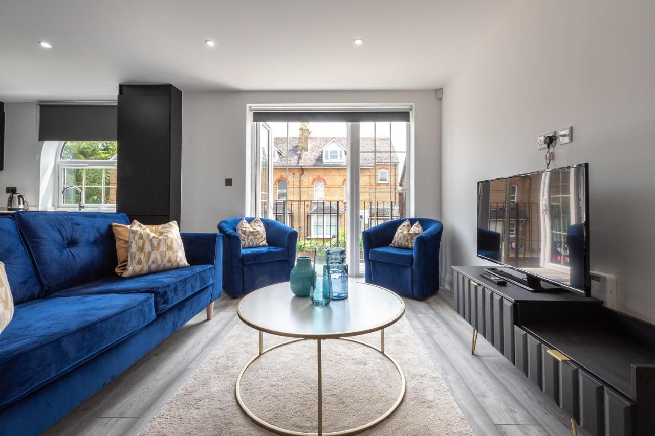 Elegant Apartments In Staines L Free Onsite Parking Exterior foto