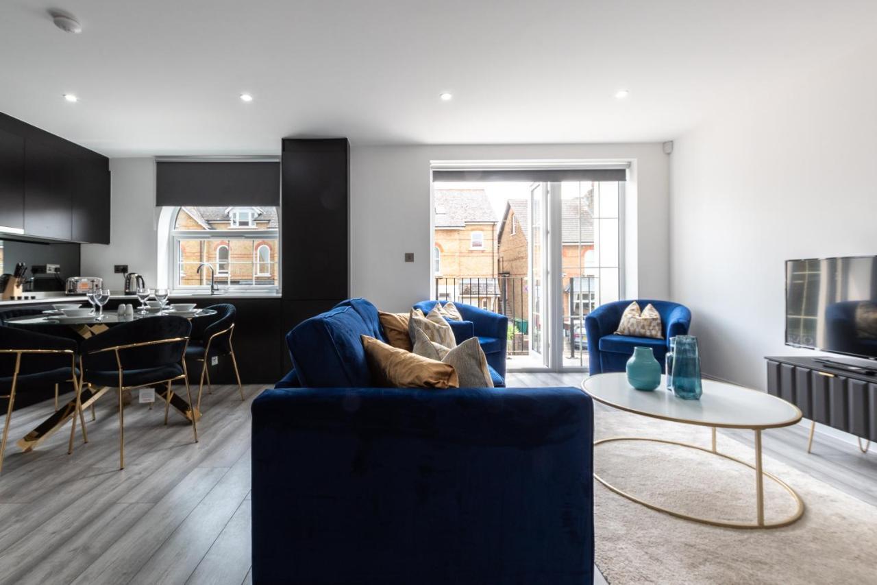 Elegant Apartments In Staines L Free Onsite Parking Exterior foto
