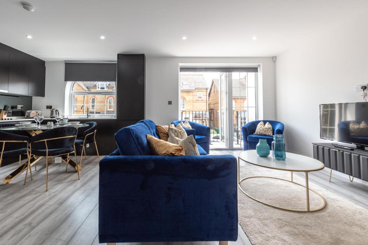 Elegant Apartments In Staines L Free Onsite Parking Exterior foto