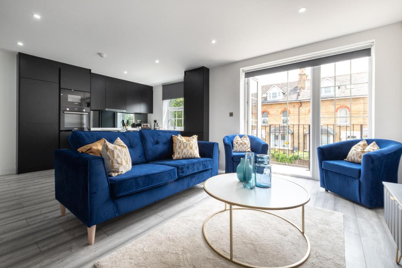 Elegant Apartments In Staines L Free Onsite Parking Exterior foto