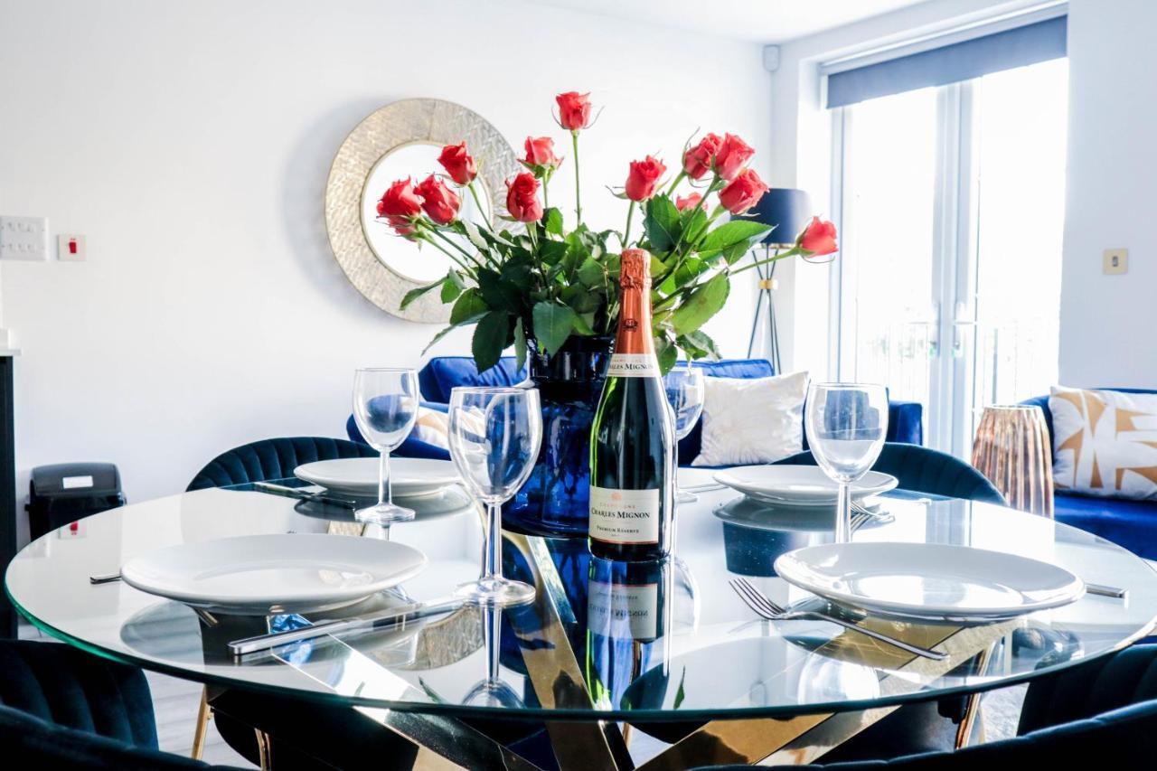 Elegant Apartments In Staines L Free Onsite Parking Exterior foto