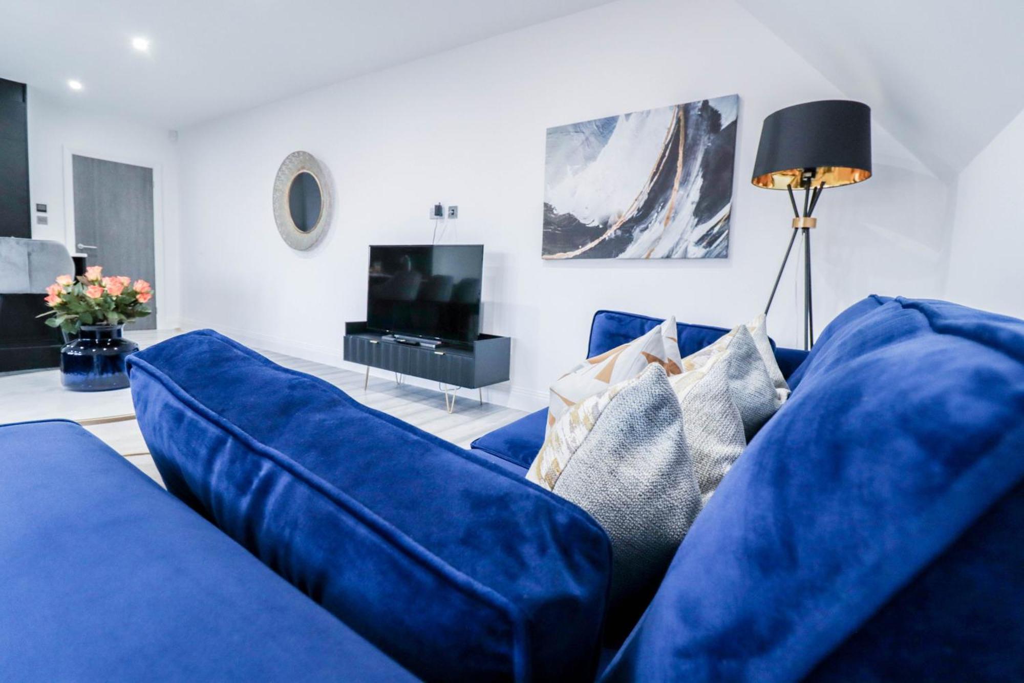 Elegant Apartments In Staines L Free Onsite Parking Exterior foto