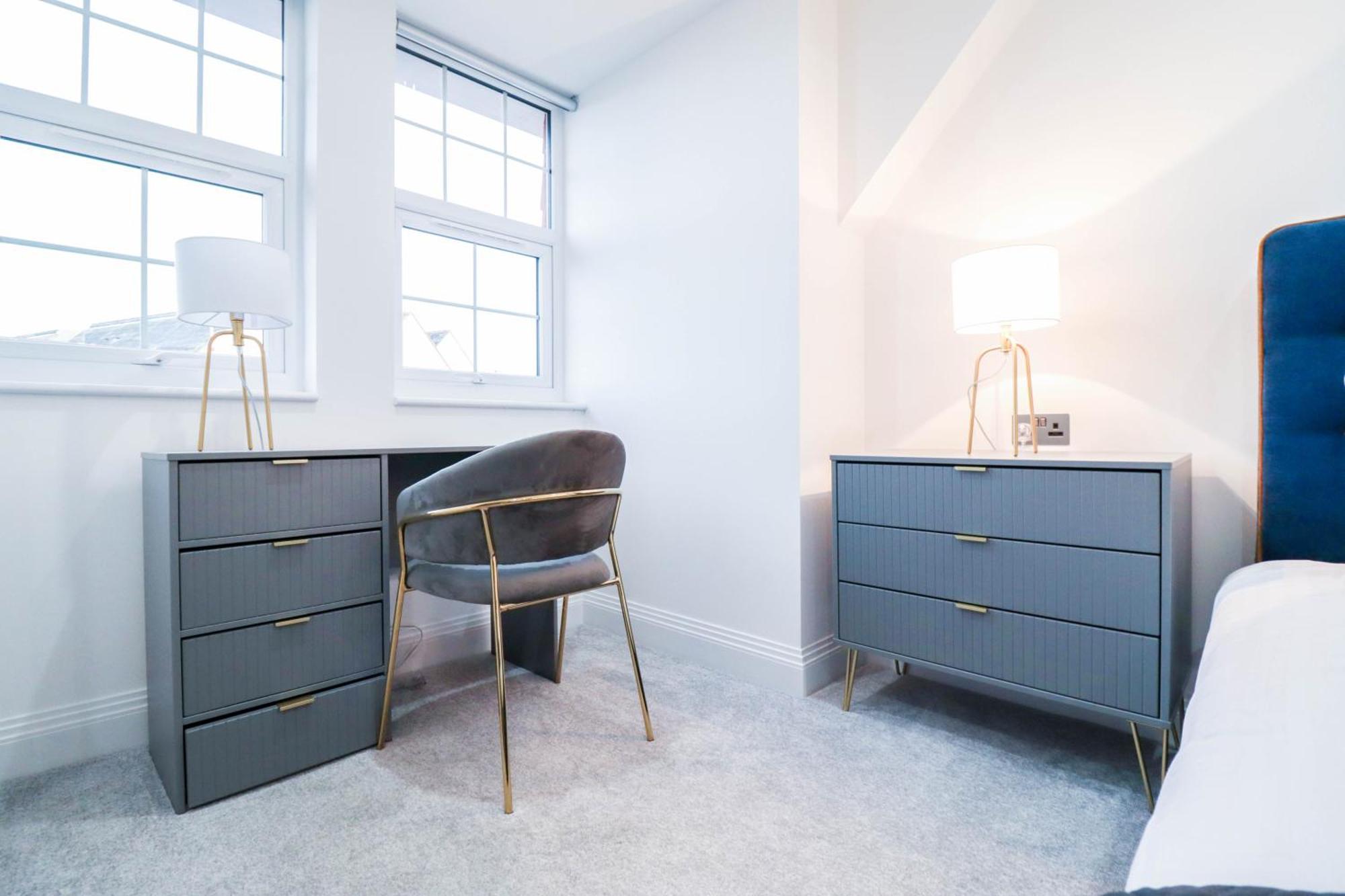 Elegant Apartments In Staines L Free Onsite Parking Exterior foto