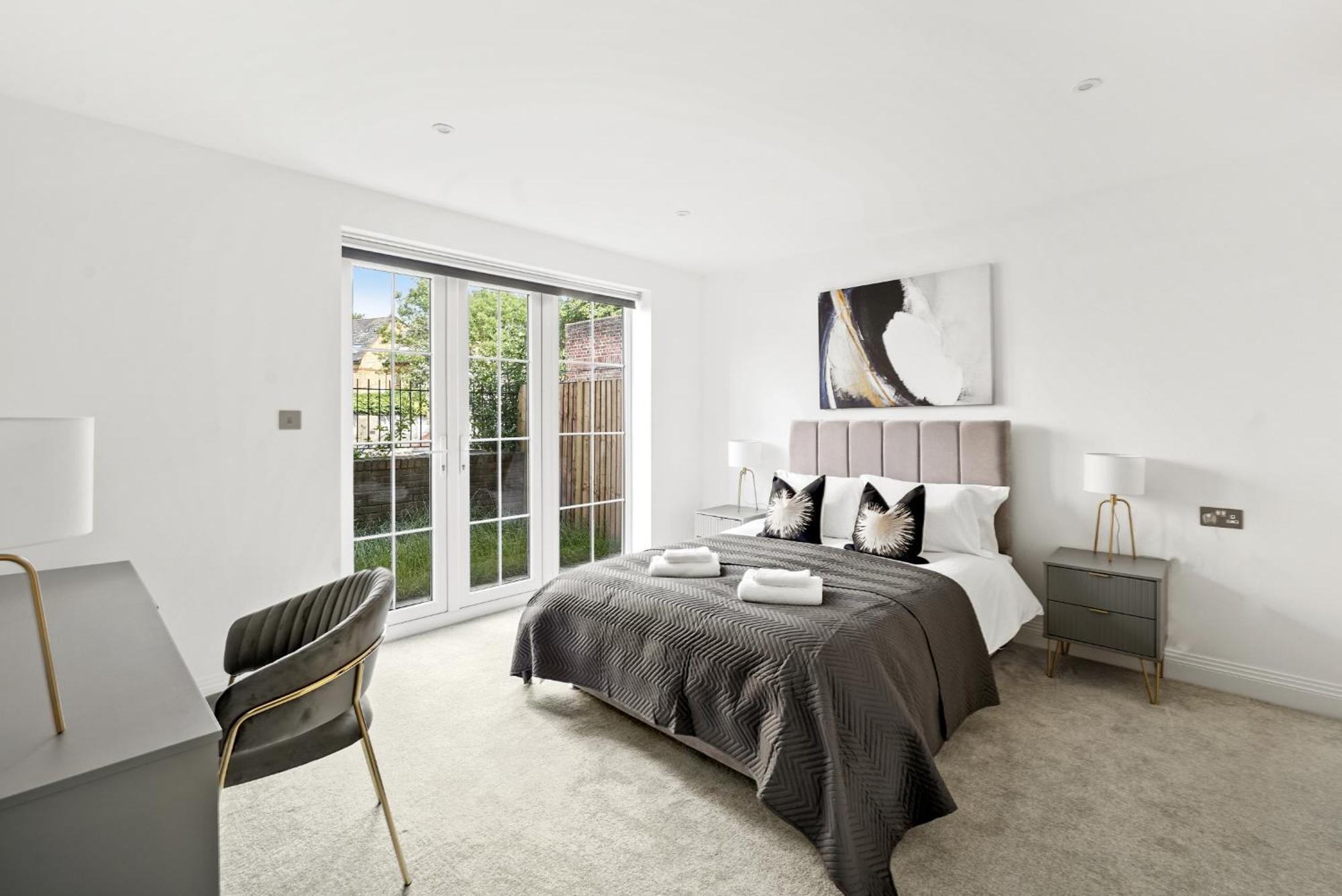 Elegant Apartments In Staines L Free Onsite Parking Exterior foto